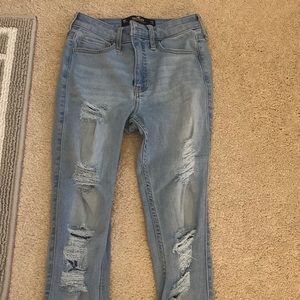 Hollister High Rise Super Skinny Cropped ripped jeans. Size 0R.